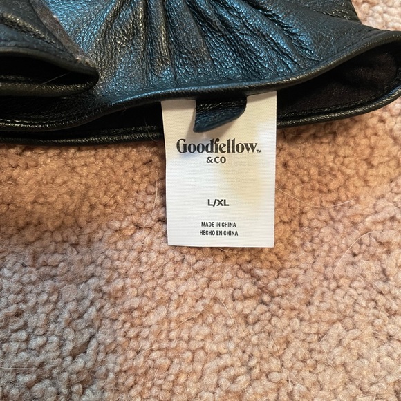 Gloves - Picture 2 of 3